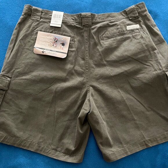 Men's Columbia Cargo Shorts W 42, Ins 9 100% Cotton NWT - Picture 2 of 4